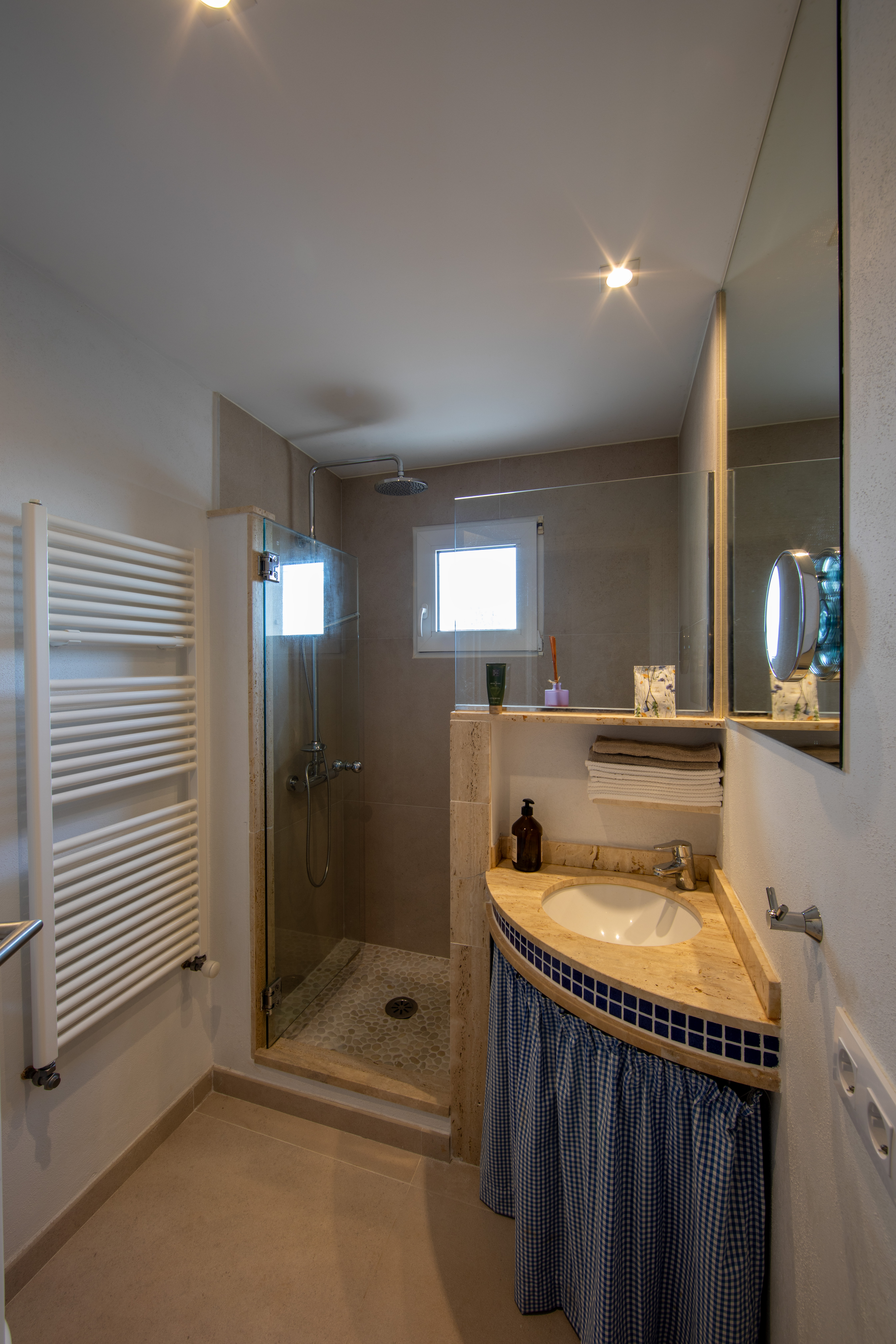 Guest bathroom on the ground floor